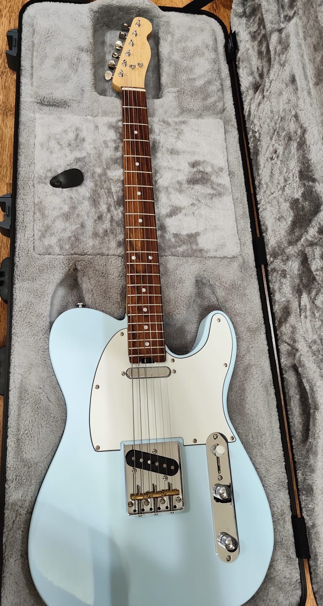 Autorska gitara elektryczna – ujęcie 5
