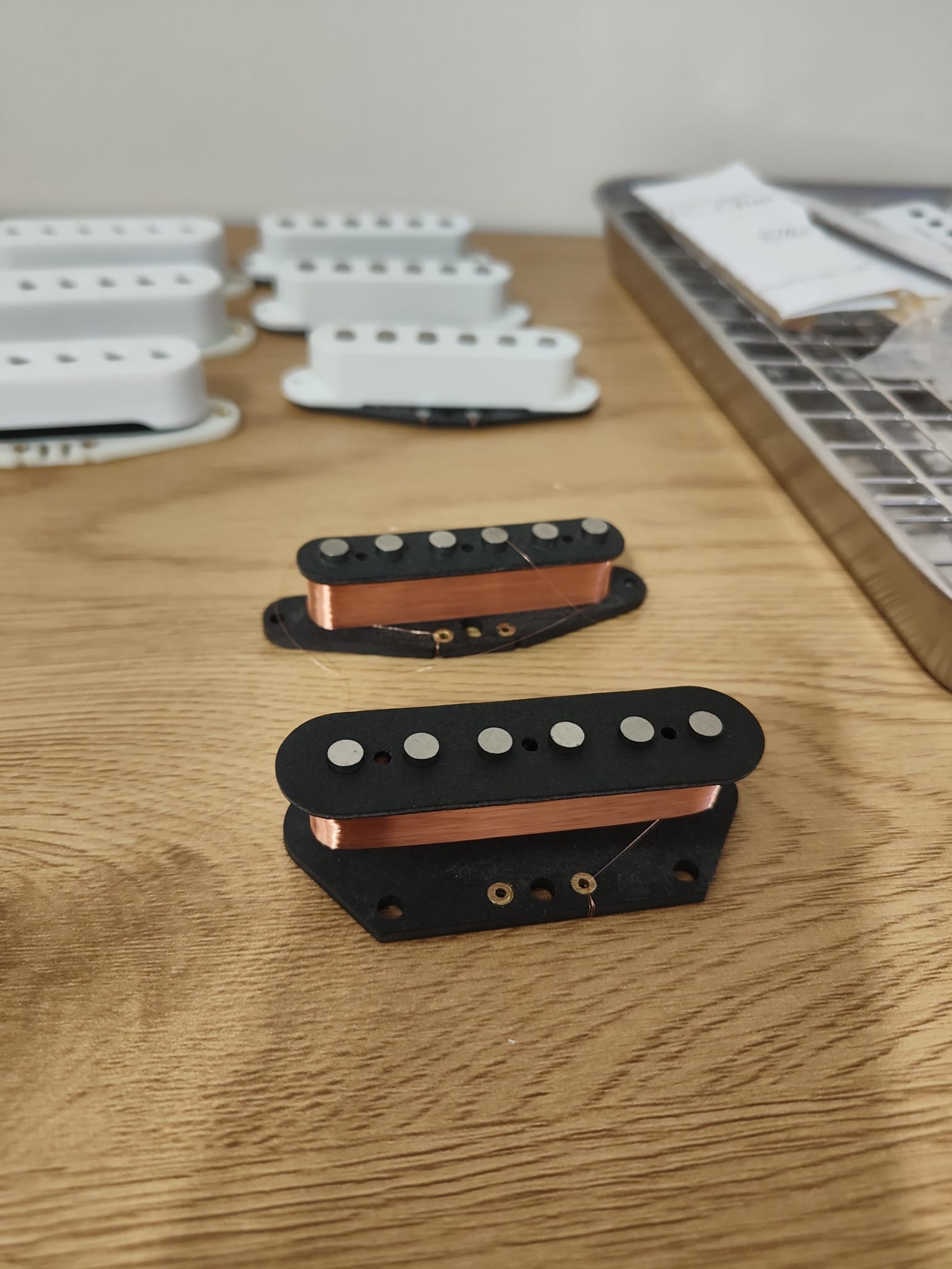 Ręcznie nawijany pickup gitarowy